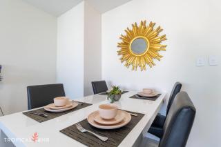 The Midas Touch Rooftop Pool & Free Parking - 1