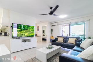 The Midas Touch Rooftop Pool & Free Parking - 4