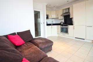 SEA VIEWS, beachside apartment with balcony - 1