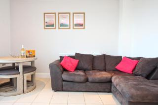 SEA VIEWS, beachside apartment with balcony - 4