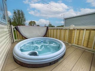 CaravanSleeps8-HotTub-FirePlace-Garden-Patio - Lincoln - 0