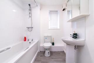 Apartment - Sleeps 2 - Parking - WiFi - 7