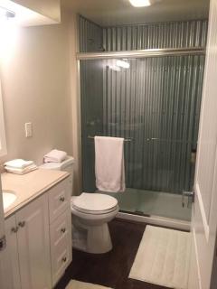 Beautiful 2 Bedroom Downtown Troy - 10 Years Host! - 2