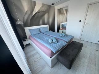 The Mirror Apartment - 9