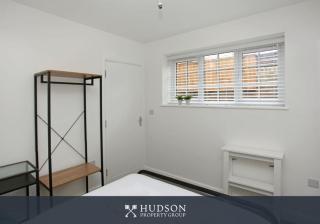 Detached House in Telford with Parking - Telford - 5