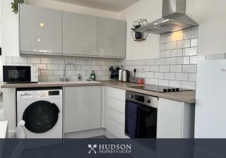 Detached House in Telford with Parking - Telford - 2