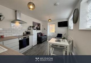 Detached House in Telford with Parking - Telford - 0