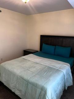 3-Bedroom Apt 5 miles AirPort - 1