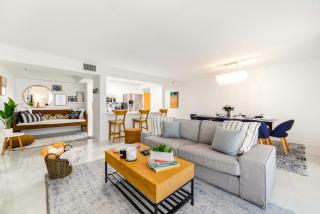 Open the Window and Enjoy the Sea Breeze at Exclusive Condo! - Miami - 1