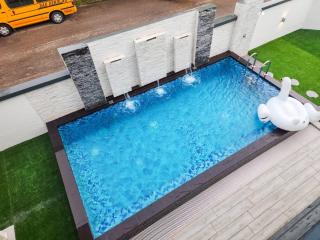 Desa Tebrau -- Poolside Paradise - 4BR4B - 12pax by Cowidea - Johor Bahru - 9
