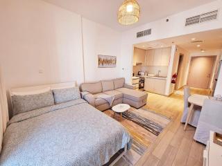 Cozy studio in YAS ISLAND with canal view - Abu Dhabi - 9