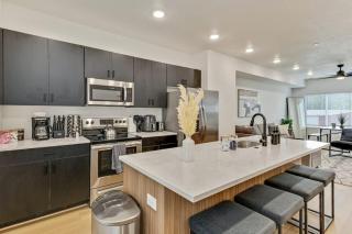 3 Mins to DT Lux Townhome 2 Car Garage King Bed - Salt Lake City - 2