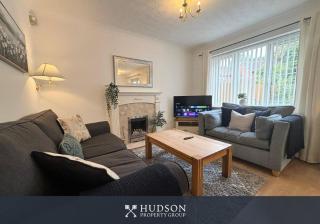 3 Bedroom House with Garden - 2