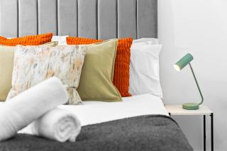 Modern 1-Bed Apartment Sleeps 4 Birmingham - 8