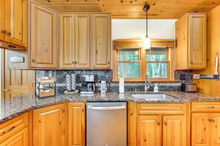 Walk to White Lake State Park Gem with Ski Locker! - Chocorua - 2
