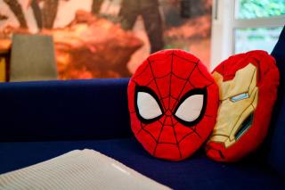 EDLER WOHNRAUM Disney Marvel Studio mit Balkon, Boxspringbett, Kaffeevollautomat, Lift & Parkplatz - 4