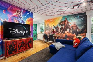 EDLER WOHNRAUM Disney Marvel Studio mit Balkon, Boxspringbett, Kaffeevollautomat, Lift & Parkplatz - 5
