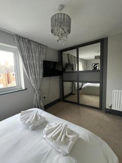 Luxury Durham Home in DH1, Free Parking, No Fees - Durham - 5