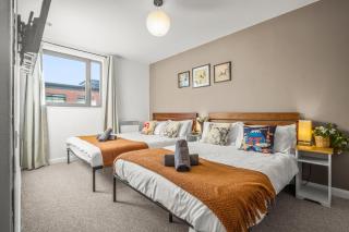 Pan Asian Haven with Balcony with CityView and Free Parking - Birmingham - 0