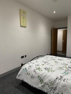 Spacious 1 Bedroom Flat City Centre - Cannock - 3