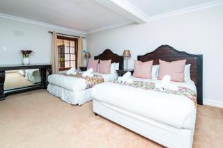 Spacious family Home in Constantia with Pool - Kapstadt - 2