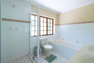 Spacious family Home in Constantia with Pool - Kapstadt - 1