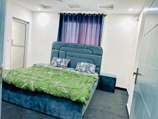 available for weakly and daily - Islamabad - 3