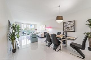 Sunny Isles Beachfront Oasis, Modern & Spacious - Sunny Isles Beach - 9