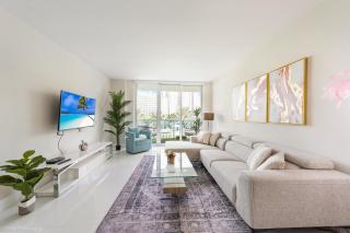 Sunny Isles Beachfront Oasis, Modern & Spacious - Sunny Isles Beach - 8
