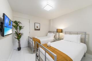 Sunny Isles Beachfront Oasis, Modern & Spacious - Sunny Isles Beach - 7