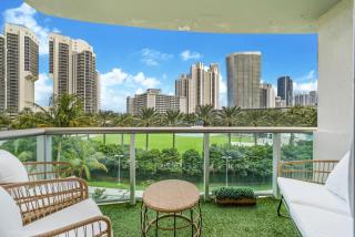 Sunny Isles Beachfront Oasis, Modern & Spacious - Sunny Isles Beach - 3