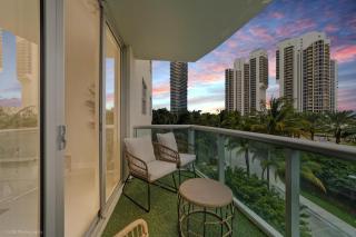 Sunny Isles Beachfront Oasis Modern & Spacious - 2