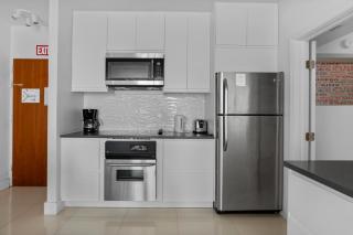 PROMO Komffy Home with 2 King Beds & Ocean View at Tides 8th floor - Hollywood - 1