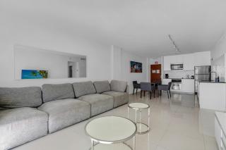 PROMO Komffy Home with 2 King Beds & Ocean View at Tides 8th floor - Hollywood - 7