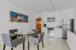 PROMO Komffy Home with 2 King Beds & Ocean View at Tides 8th floor - Hollywood - 3
