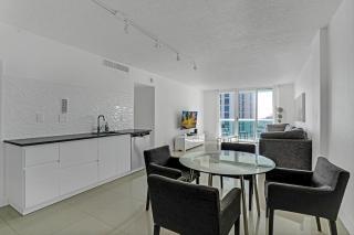 PROMO Komffy Home with 2 King Beds & Ocean View at Tides 8th floor - Hollywood - 4