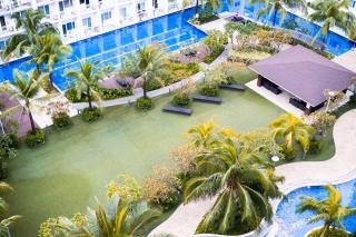 1bedroom with Balcony facing pool Near MOA - Manila - 6