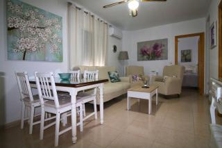Amplio Apartamento de 3 Habitaciones en Sevilla, Ideal para 5 Personas y Totalmente Equipado - Sevilla - 1