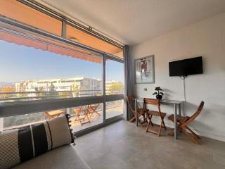 Heliotel Marine Studio 30m2 très lumineux avec terrasse 17m2 au 3eme étage - Saint-Laurent-du-Var - 1