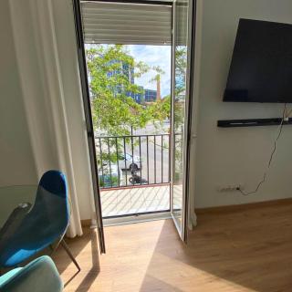 Cozy 3-Bedroom Apartment in Poblenou, Ideal for 4 Guests and Close to Public Transport - Barcelone - 2