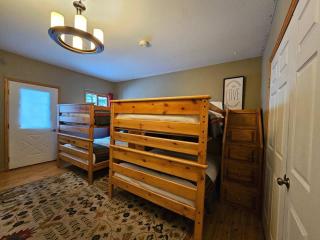 Private and Updated Breck Home with hot tub - 9