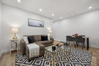 Private House with parking & steps to subway - 8