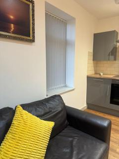 Modern Studio Kidderminster Centre Flat 3 - 8