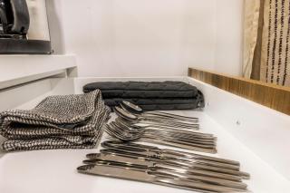 Private House with parking & steps to subway - 3