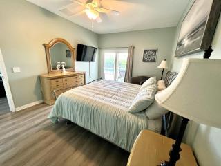 WH524BD - Water front pool and spa home - Davenport - 3