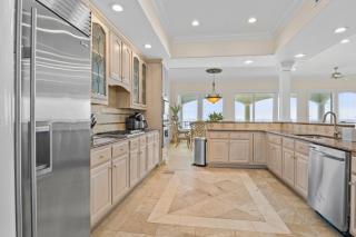 Gulf Front, Pool, Hot Tub- 2 Kitchens - Elevator - Destin - 3