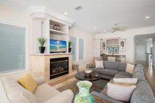 Gulf Front, Pool, Hot Tub- 2 Kitchens - Elevator - Destin - 2
