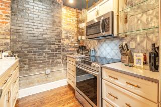 80 Lex 203 Eclectic Industrial Apt - Asheville - 6