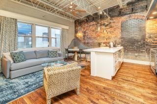 80 Lex 203 Eclectic Industrial Apt - Asheville - 4