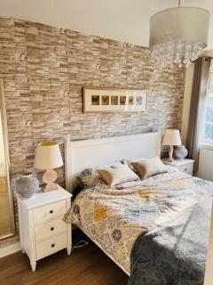 Charming 3 bedroom house in Weybridge - 2